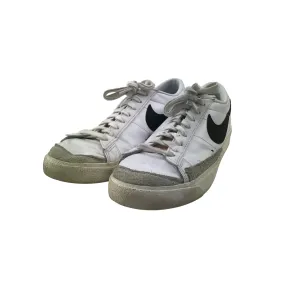 Nike Trainers Shoe Size 9 White Flat Soles with Laces