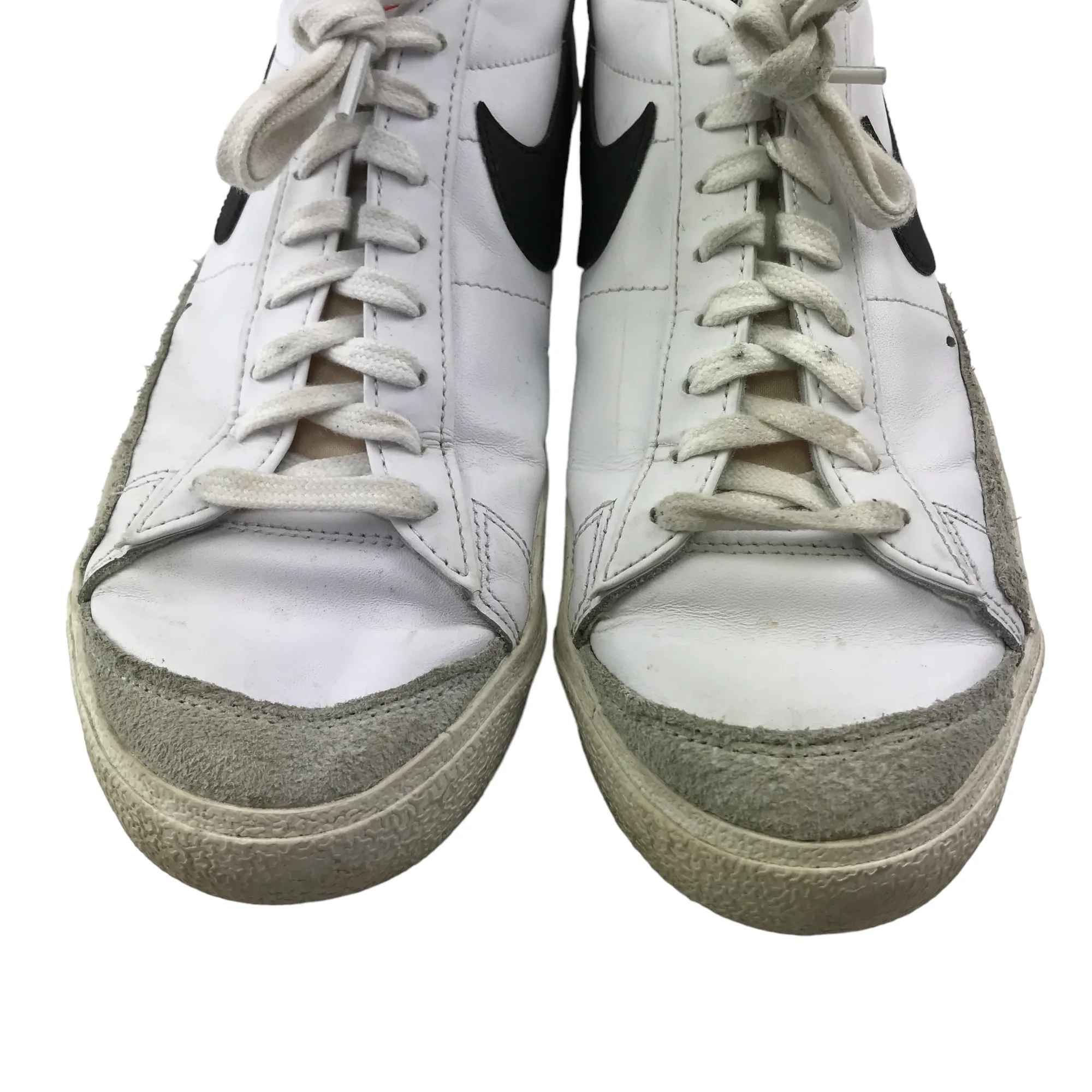 Nike Trainers Shoe Size 9 White Flat Soles with Laces
