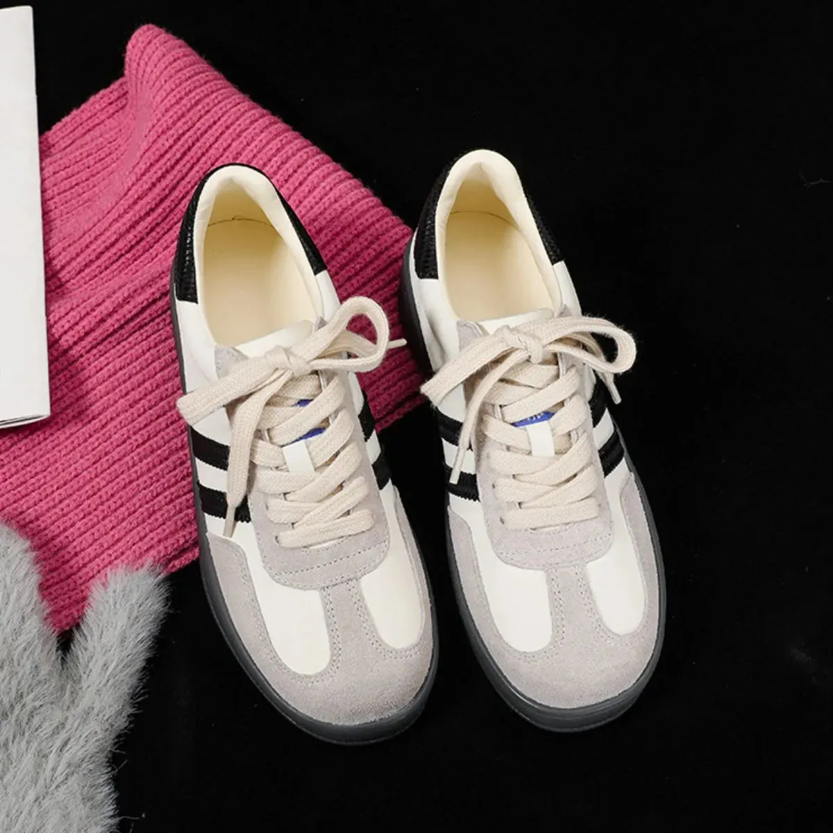 Side Striped Round Toe Lace Up Sneakers