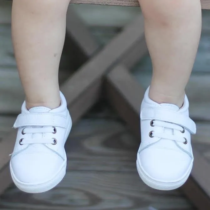 White Sneaks